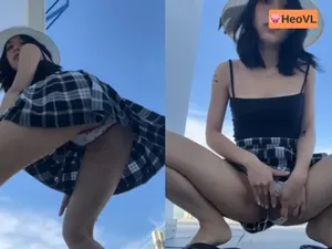 Bồ dâm đi đi giã ngoại nhưng cũng không quên quay clip show cặc cho fans xem