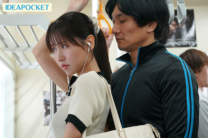 Bị thầy giáo cũ quấy rối tình dục trên tàu điện